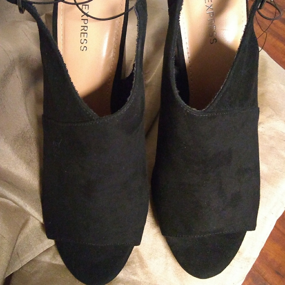 Brand new Express peep toe shoes